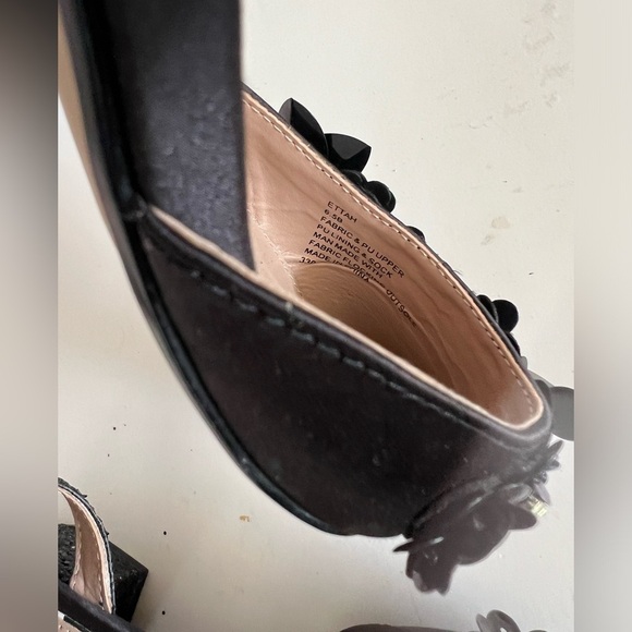 Betsey Johnson Ettah Black Low Heel - Picture 7 of 8